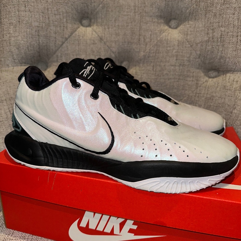 Nike Air Zoom white sneakers size 10